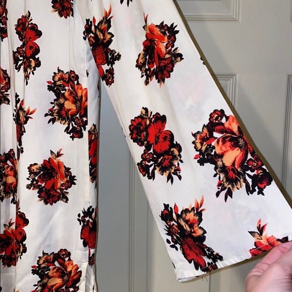 Blu Pepper Flowered Tunic w/ 3/4 Sleeve - Picture 3 of 4